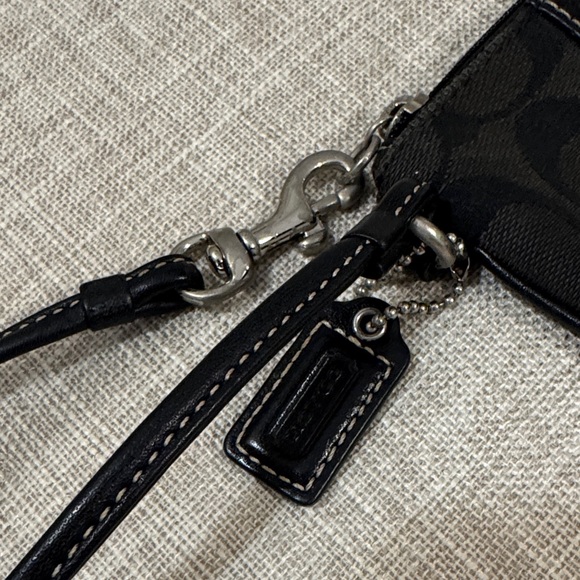 Coach Signature Black Wristlet - Picture 3 of 4
